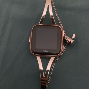 OFFERS WELCOME- PERFECT CONDITION Fitbit Versa